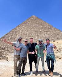 سعادة نجوم Backstreet Boys بزيارة الأهرامات.. ويعلقون: تحية من مصر (فيديو  وصور) - اليوم السابع