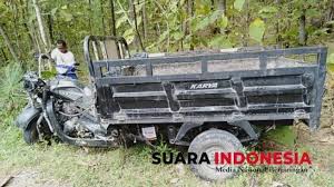 Adalah motor roda tiga yang memang sejak keberadaannya tersebut mampu memberikan kontribusi yang sangat besar dan signifikan terutama untuk lebih sehingga sangat wajar apabila kehadiran motor roda tiga sangat di butuhkan sekali sebagaimana yang saaat ini sudah beredar luas di pasaran. Motor Roda 3 Masuk Jurang 2 Tewas Tertimpa Pupuk Organik Kotoran Sapi Suara Jatim