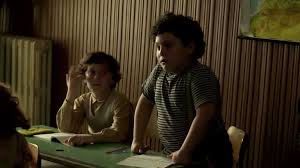 Fulvio arrives in a small town in campania, after being fired. Si Accettano Miracoli Featurette Bambini Film 2015