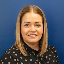 Laura Wain's Instagram, Twitter & Facebook