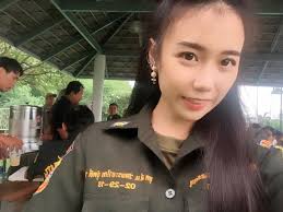 Cứu giúp nạn nhân hỏa hoạn, tình nguyện viên xinh đẹp vẫn bị "ném đá", phải  lên tiếng xin lỗi chỉ vì một lý do ít ai ngờ