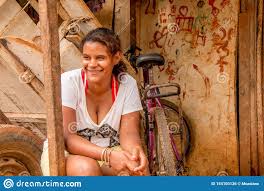 Nächste zeitumstellung, wetter, vorwahl und uhrzeiten für sonne & mond in goiânia. Planaltina Goias Brasilien 8 Dezember 2018 Ein Armes Madchen Das Heraus Vor Ihrem Haus Sitzt Redaktionelles Foto Bild Von Fall Frontseite 154103126