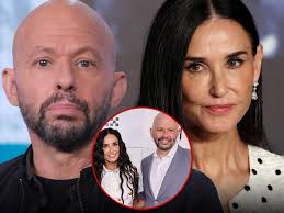 Jon Cryer no sabía sobre la adicción a las drogas de Demi Moore mientras  salían