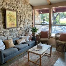 Our veterinary clinic and animal hospital is run by craig hammans, who is a licensed, experienced bakersfield veterinarian. Traditional And Holistic Veterinarian In Austin Paz Veterinary