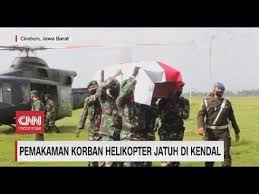 Penyelamatan helikopter yang hampir jatuh dikecamatan tulung selapan oki sumatra selatan. Pemakaman Korban Helikopter Jatuh Di Kendal Youtube
