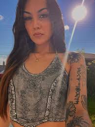 How can I gain weight and improve my appearance as a stay-at-home mom?