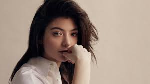 The album received considerable attention for its portrayal of suburban teenage disillusionment and critiques of mainstream culture. Melodrama Von Lorde Ein Mainstream Album Das Kneift Kultur Sz De