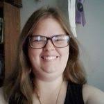 Robyn Bray's Instagram, Twitter & Facebook