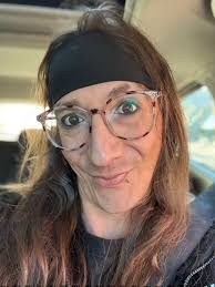 I dyed my hair. 💜💙 I hope you like it. Does anyone know a MONSTER HIGH  character who has purlpe and pink hair?