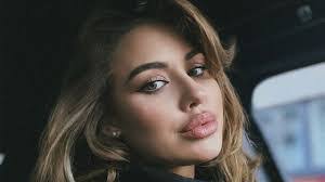 Amelia Stark's Instagram, Twitter & Facebook