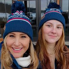 Been smiling since my gorgeous niece Ava visited me at Mount Snow last  week! We're two peas in the Potts 🫛