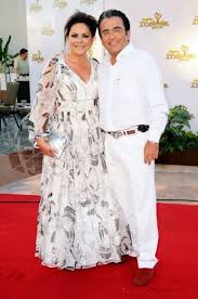 Fue acusado de instalar cámaras en la vivienda de mara patricia sin su consentimiento, según detalló la periodista en el 2015 a la revista hola! Who Is Vicente Fernandez Jr Dating Vicente Fernandez Jr Girlfriend Wife