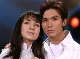 Phi nhung qua mỹ từ năm 1989 và bắt đầu sự nghiệp ca hát năm 21 tuổi (1993) nghe theo lời khuyên của ca sĩ nổi tiếng lúc đó là trizzie phương. Phi Nhung Máº¡nh Quá»³nh Fan Home Facebook