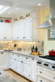 Black trim rounds off the look nicely for a bold contrast that is fun and energizing, but not overdone. Pin By Jennifer Decorates On Kitchens Decorating Ideas Yellow Kitchen Walls Kitchen Design Kitchen Remodel