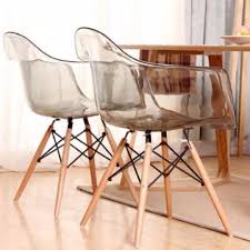 Each leg is tipped with a plastic glide screwed into the foot. Eames Dar Ghost Stuhl