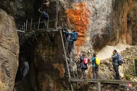 The seven ladders canyon is a mountainous canyon carved by the șapte scări brook in romania in the county of brașov, south of dâmbul morii v. Drumetie In Canionul 7 Scari 11 Hai Sa Socializam