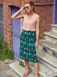 Pudra rengi perdeler ile ahşap rengi, beyaz, bej, kahverengi ve siyah kullanımı uyumlu olan ortamlara adım atılmasını sağlar. Pudra Rengi Ile Uyumlu Renkler Kadin Blogu