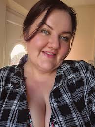 Buena vibra ✨️ Rara para mí ir por un labio rosa, pero pensé mezclarlo un  poco, que les parece?