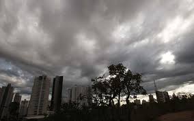 Goiânia tem alerta de enxurradas, alagamentos e vento fortes; veja orientações