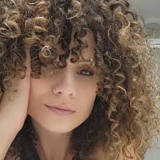 Post Malone is such a green flag. When he was in town performing along side  Beyoncé at Beyoncé bowl he left a $20,000 tip for a single mom who was  working on