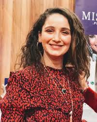 Gulusun Icimi Isitiyor Stylish Girl Images Turkish Beauty Turkish Actors