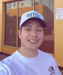 YOU A CLOWN IF YOU GO BACK TO HIM🤡” Me:🫠😭😭