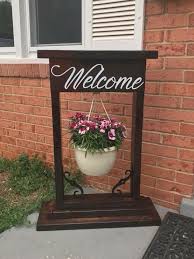 That's my kind of project! Willkommen Pflanzenstand 50 Diy Pflanzenstander Ideen Fur Einen Outdoor Und Woodprojects Diy Plant Stand Diy Plant Diy Outdoor Decor