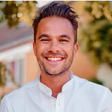 Aran Bade (@AranBade)