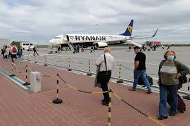 Każdego dnia pojawiają się nowe doniesienia dotyczące objawów i przebiegu zakażenia jednak nie uważa się, że jest to główny sposób rozprzestrzeniania się koronawirusa. Nowy Szczep Koronawirusa W Wielkiej Brytanii Czy Polacy Z Wysp Beda Mogli Wrocic Do Kraju Na Swieta Metropolia Bydgoska