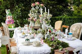 Heiraten Wie Alice Im Wunderland Feiern Sie Mit Ihren Gasten Eine Unvergessliche Teeparty Alice Im Wunderland Party Alice Im Wunderland Teeparty
