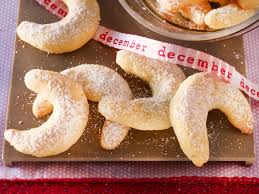 Vanillekipferl Das Klassische Rezept Lecker Vanillekipferl Rezept Vanillekipferl Rezept Einfach Vanillekipferl Backen