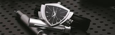 Hamilton mens h24411732 ventura stainless steel watch with black leather band. Ventura Von Ventura Von Hamilton Die Etwas Andere Designikone Hauptrolle In Men In Black