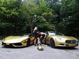 Donuts draaien met een lamborghini huracán. Facebook