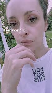 Stephanie Barnum's Instagram, Twitter & Facebook