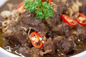 Orang tua saya sedang memasak daging kerbau untuk persiapan buka puasa hari ini. Resep Masakan Daging Kerbau