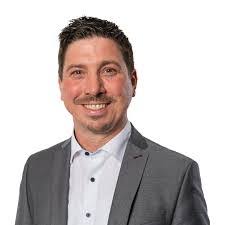 Melanie Heller's Instagram, Twitter & Facebook