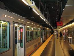 El topónimo en español de la ciudad es génova.en italiano se la conoce como genova. De Ferrari Genoa Metro Wikipedia