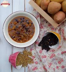 Riempire una pentola con acqua fredda, versare i ceci dopo averli. Batuffolando Ricette Zuppa Di Ceci Neri Lenticchie Verdi E Patate Delle Montagne Piemontesi