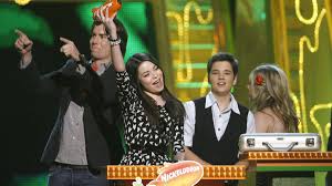 Последний сезон был показан в 2012 году на канале nickelodeon. Icarly Gets A Reboot With The Original Cast Cnn