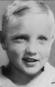 I swear, Thaao Penghlis has looked exactly the same for the last 40 years.