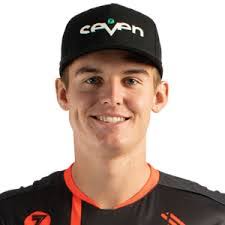 Gavin Leachman's Instagram, Twitter & Facebook