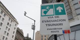 Masiva evacuación y alerta de tsunami en chile tras un fuerte terremoto. Cientificos Afirman Que Chile Requiere De Sistemas De Evacuacion Vertical Para Localidades Costeras En Riesgo Cigiden