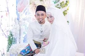 Penyanyi hafiz hamidun telah selamat bertunang dengan usahawan kosmetik, joy revfa. Hafiz Hamidun Dan Joy Revfa Majlis Pernikahan Nieyl S Life Story