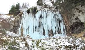Cascada scorușu, munții căpățânii, 22 iulie 2018. Cascada Pisoaia A IngheÈat Imagini De Basm In Apuseni Video