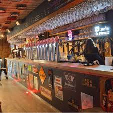 Delirium Cafe Toulouse En 2020 Bar A Biere Bar Comptoir De Bar