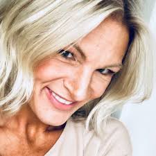 Amy Underwood (@AmyUTweet)