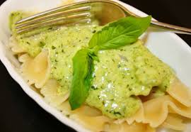 Paste clasice cu pesto, ierburi fine și brână grana padano. Sosul Pesto Cu Smantana Jurnal De ReÅ£ete