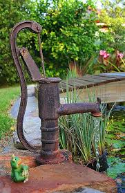 I Wonder If I Could Actually Use My Own Pump In The Garden Somehow Wasserspiel Garten Wasser Im Garten Alte Wasserpumpen
