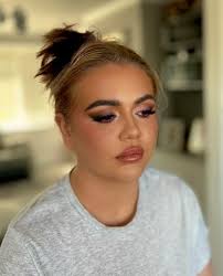 Is there any makeup artists that have availability for Friday morning  please?🤍