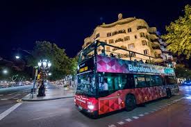 En honor de la patrona de barcelona, las calles de la ciudad se animan con actividades culturales populares. El Barcelona Night Tour Comienza Hoy Una Nueva Temporada Nexotrans